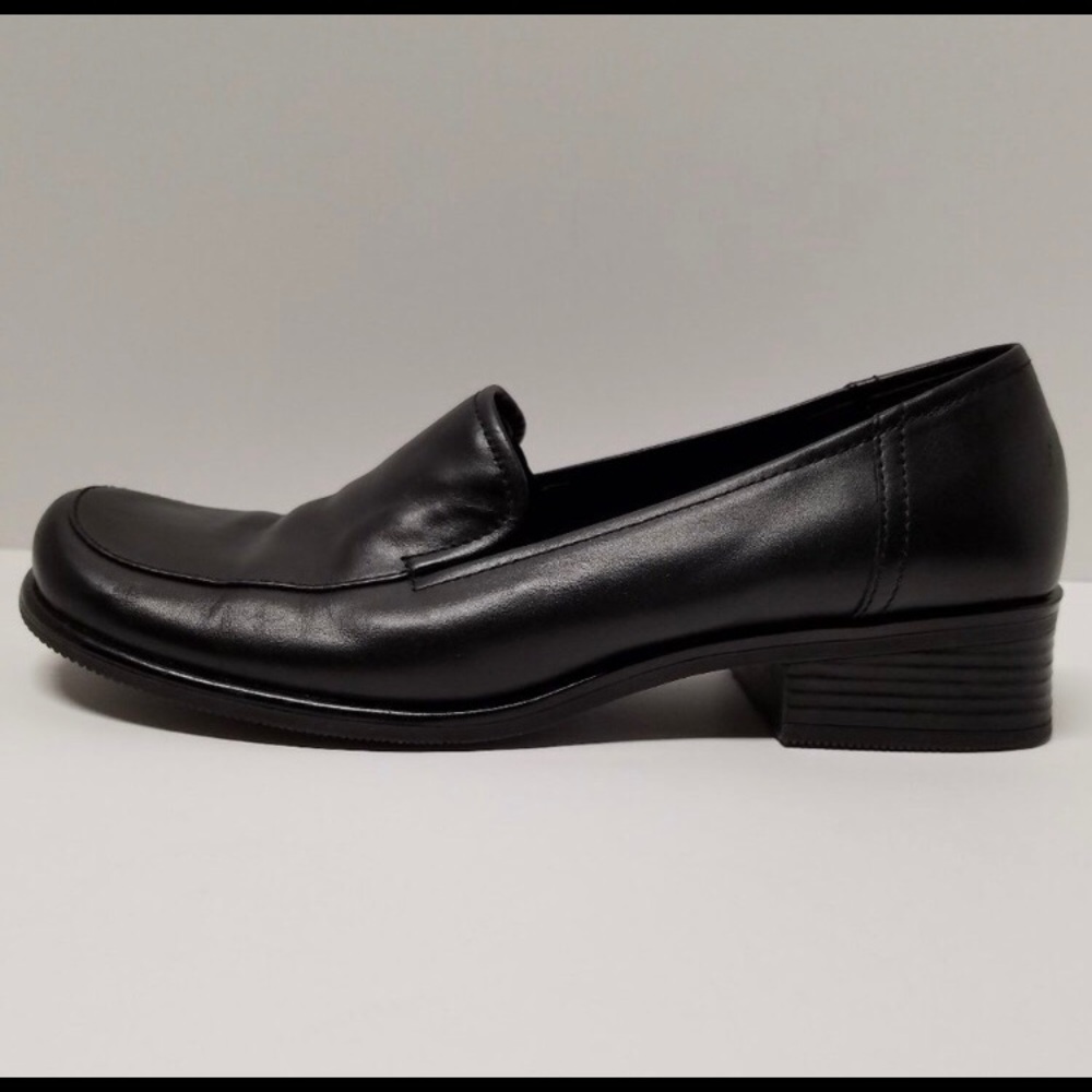 Dockers Women Black Leather Slip-On Loafer